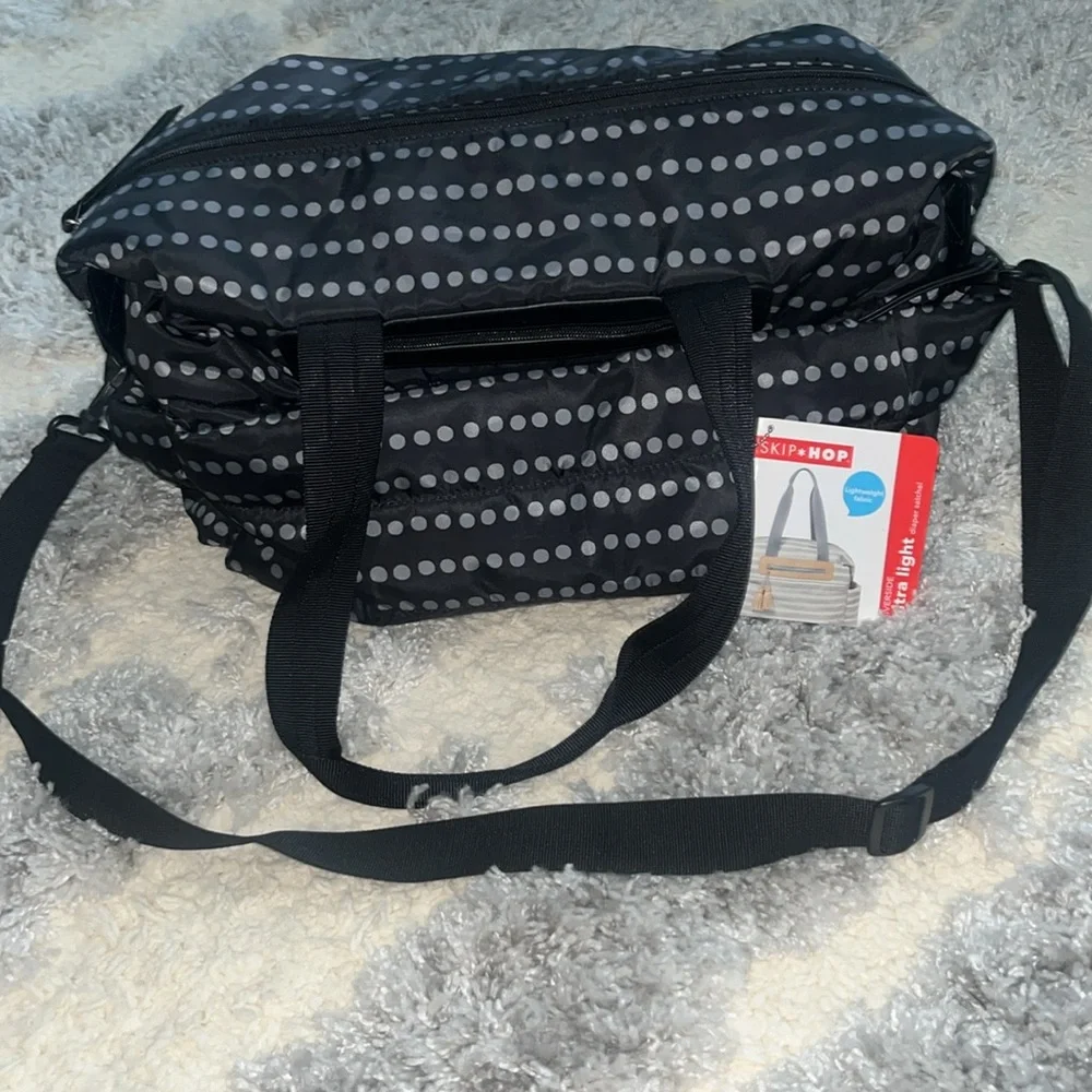 Skip Hop Riverside Ultra Light Diaper Satchel Bag in Cute Polka Dot Design